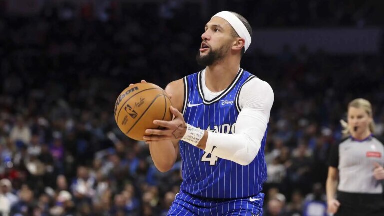 Jalen Suggs flies in for a 360 dunk as he crashes the nets