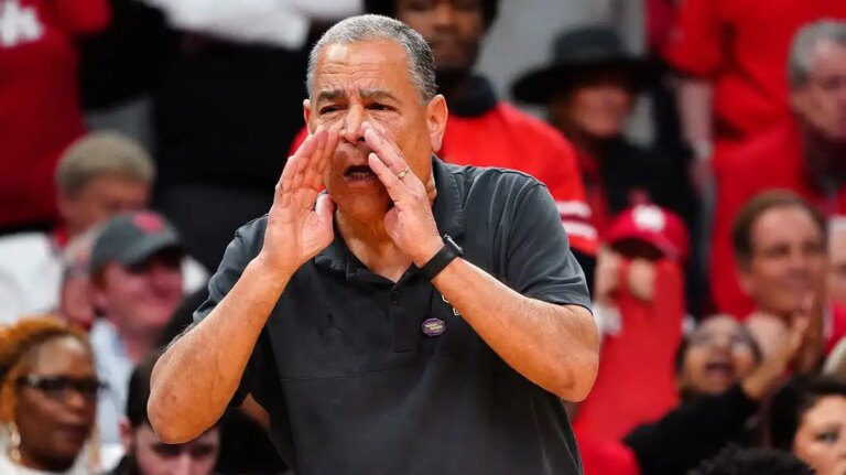 Kelvin Sampson focused on Arizona after the loss to Iowa State