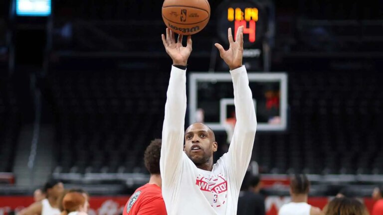 Dallas won’t buy out Khris Middleton after trade with Wizards