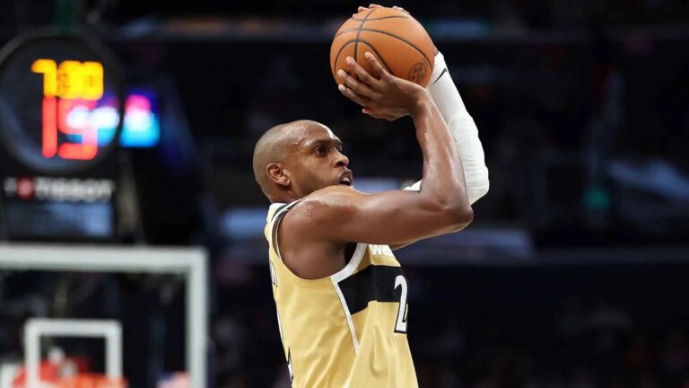 When will Chris Middleton debut in Dallas?