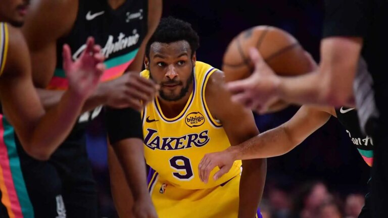 Bronie James still has LA in the contending ranks despite the loss to the Spurs