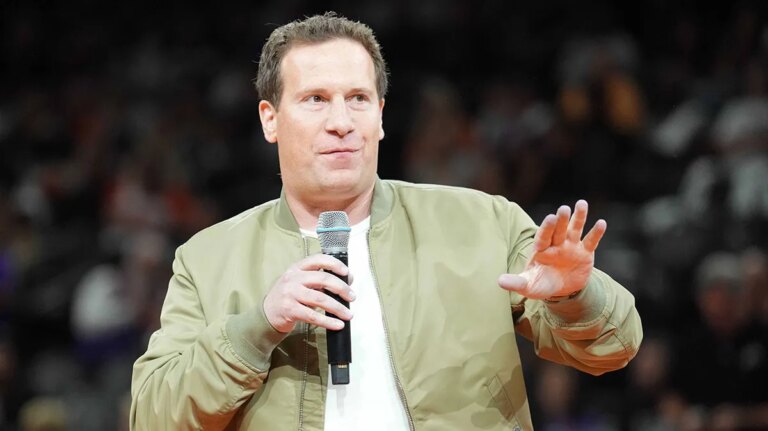 Matt Ishbia trades shots with Bill Simmons for a Phoenix turnaround