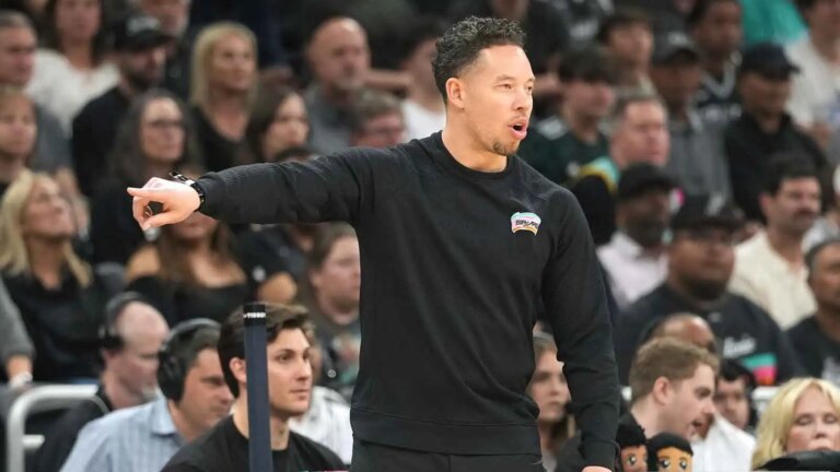 Heartfelt message from Mitch Johnson to Devin Booker over hip injury