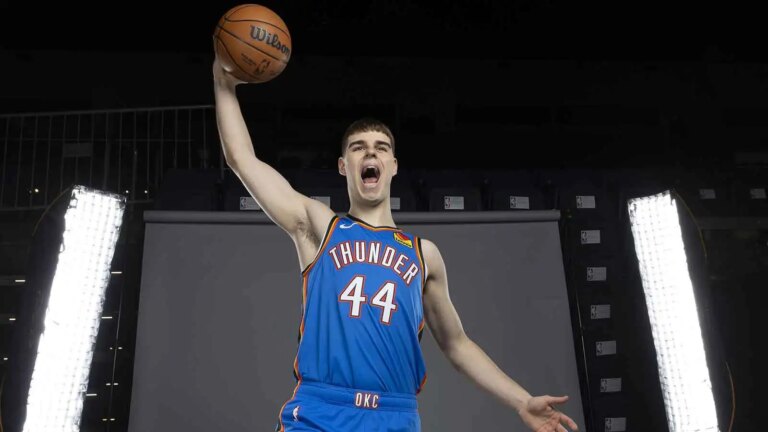Nikola Topić officially debuts in the NBA with a roaring ovation from OKC fans