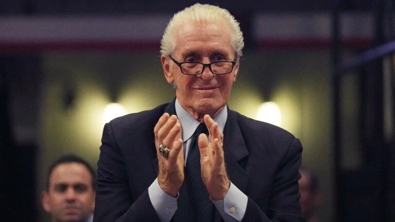 Check out the new Pat Riley statue outside the Cripto.com Arena