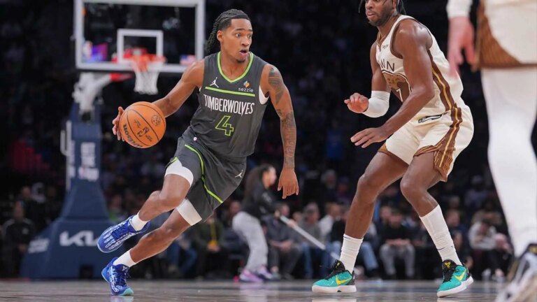 Rob Dillingham shows unlimited range with the 1st Chicago bucket