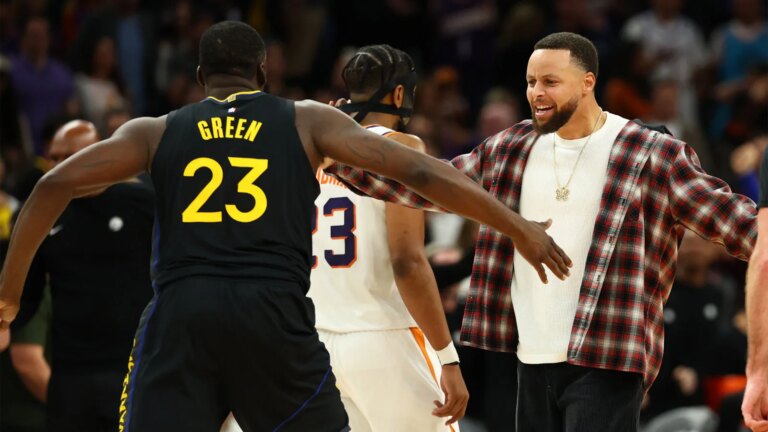 Even an injury couldn’t stop Stephen Curry from storming the court