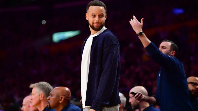 Stephen Curry pulls off a crazy trick before the All-Star Game
