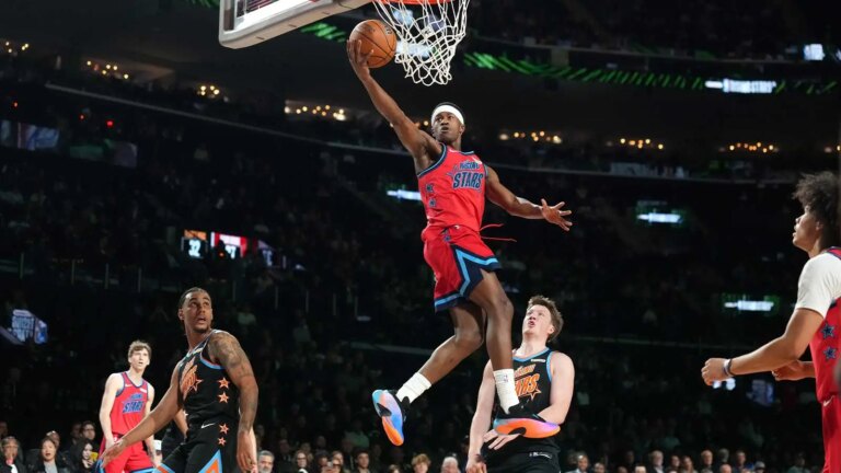 VJ Edgecombe shows love to Vince Carter before they beat Rising Stars