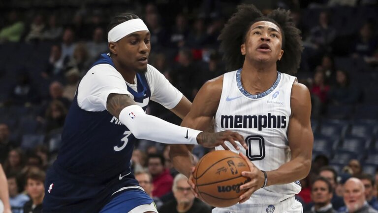 Jaden McDaniels dunks over GG Jackson