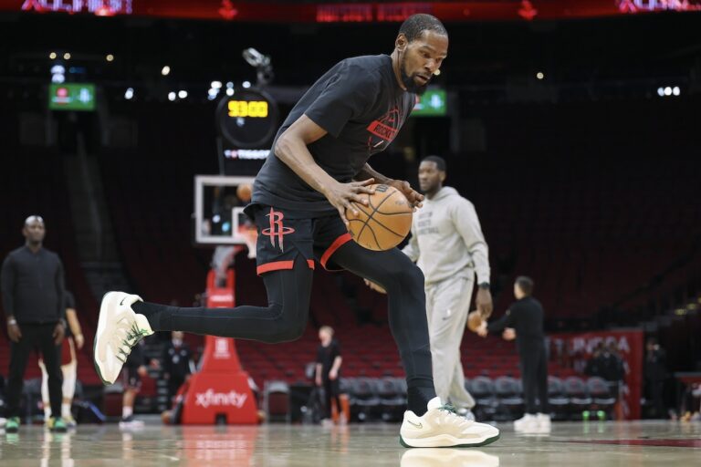 In his pregame routine, Kevin Durant cultivates his excellence