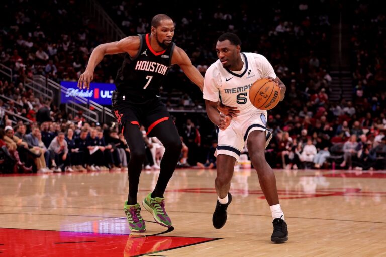 Tarry Eason sent to the ground, Vince Williams Jr. you could be seriously injured