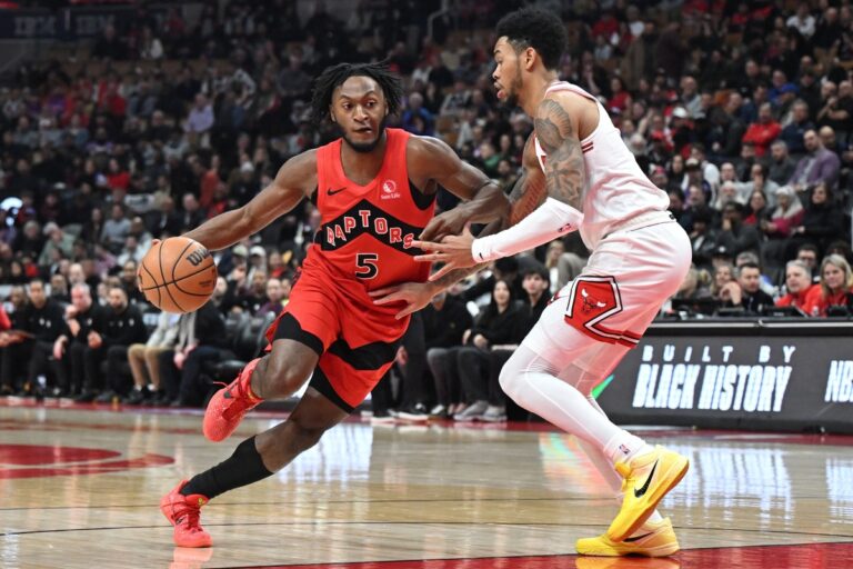 Chicago won’t take any chances with Anferna Simmons’ weakened wrist