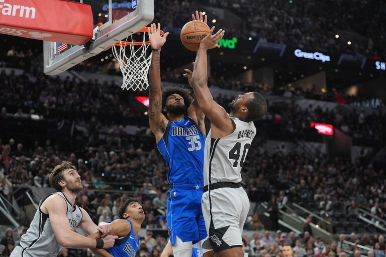 Marvin Bagley III is making his first appearance with the Mavs