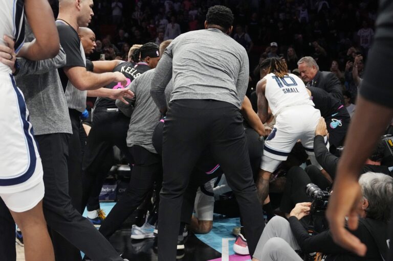 Scottie Pippen Jr. and Myron Gardner receive the same penalty