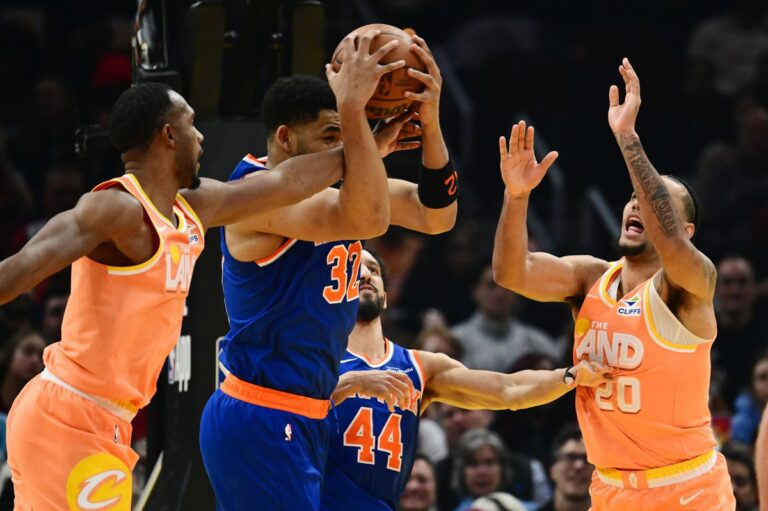 Harmless at 3 points, Knicks lose to Cleveland