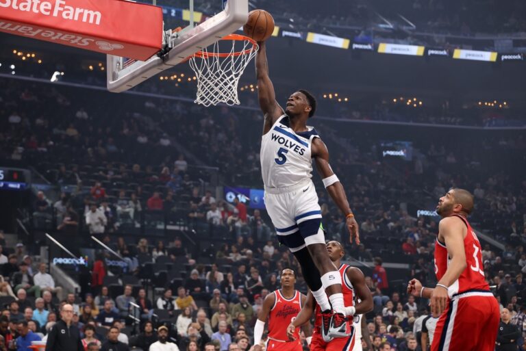 The Wolves suffer against the decimated Clippers