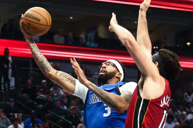 Anthony Davis takes control… of the Wizards!