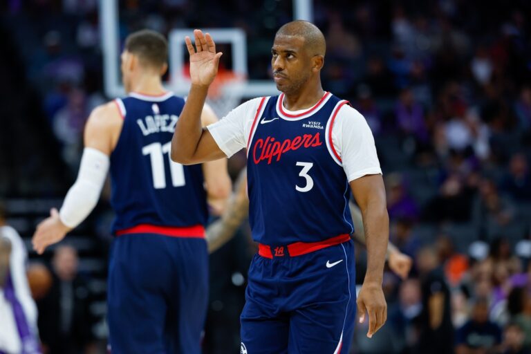 Chris Paul officially announces the end of his career!