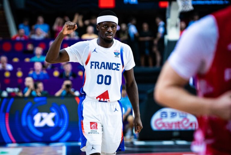 Sylvain Francisco saves the country in Sombathely