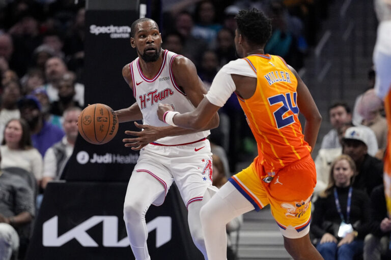 Kevin Durant’s wrist didn’t shake in Charlotte