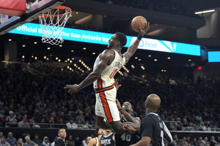 Not Jalen Duren in the dunk contest