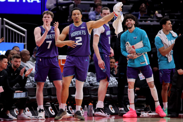 The Hornets are treated to a grand tour of 8 in Houston