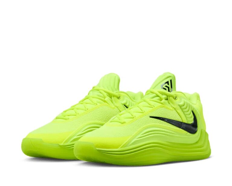 Giannis Freak 7 goes all green