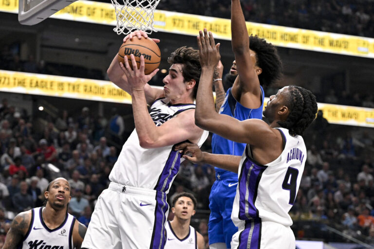 With a very good Maxime Raynaud, the Kings are winning in Dallas