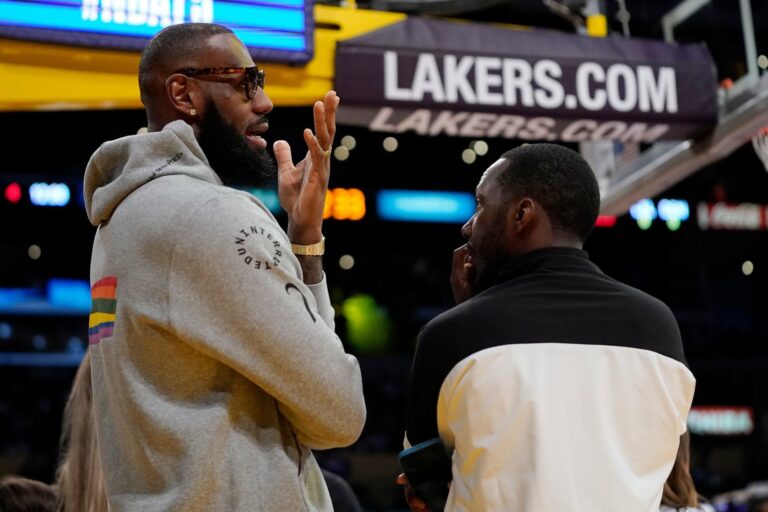 LeBron James should finish the season with the Lakers