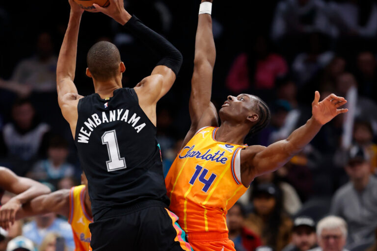 The winner of his duel against Wembley, Moussa Diabate never slows down