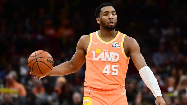 Is Donovan Mitchell playing tonight? Cavs vs. Pistons injury report