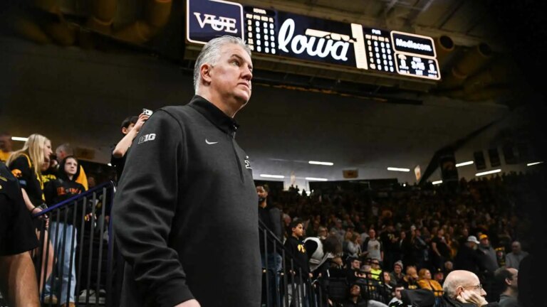 Matt Painter leaves after ugly loss