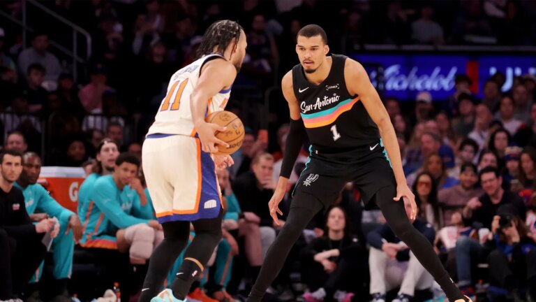 San Antonio’s brutal loss to the Knicks prompts a warning from analysts