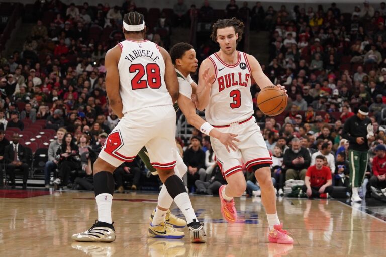 Josh Giddy joins Scottie Pippen in triple-double