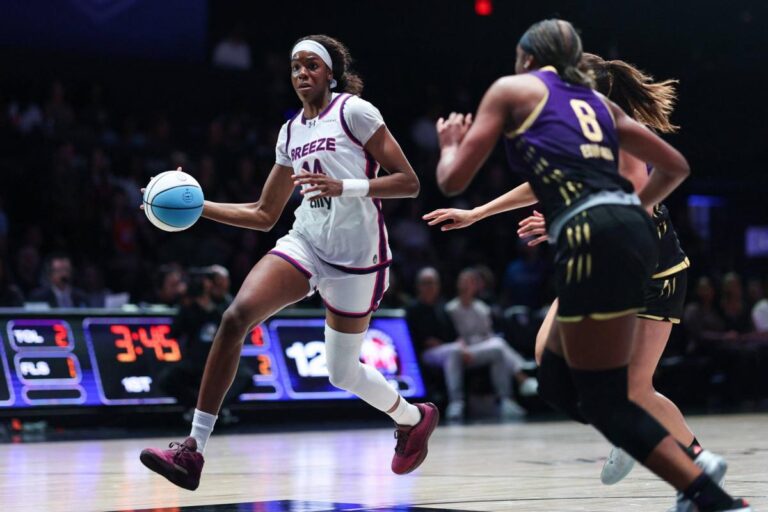 Dominic Malonga and the Breeze in the semi-finals of the unrivaled league