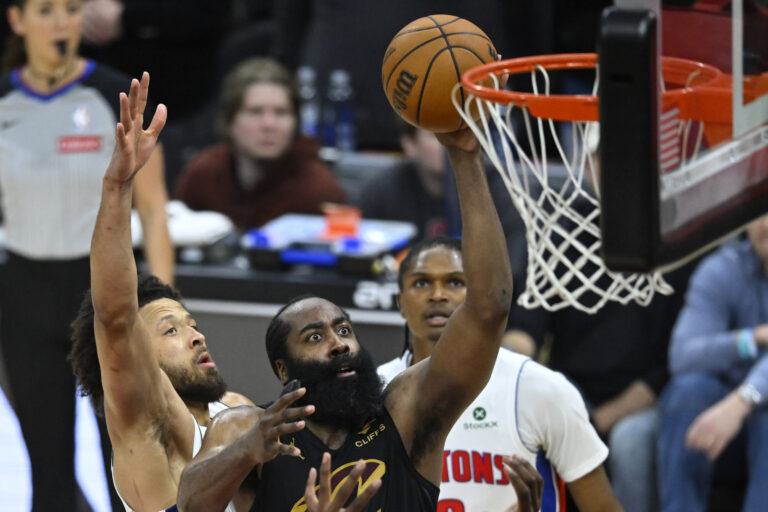 The Cavaliers hold off the Pistons until the end